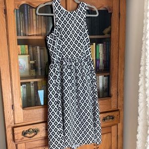 Everly black and white geometric midi-dress